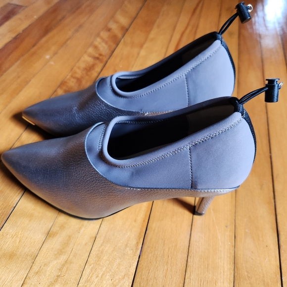 Cole Haan metallic in size 6 - Picture 5 of 7